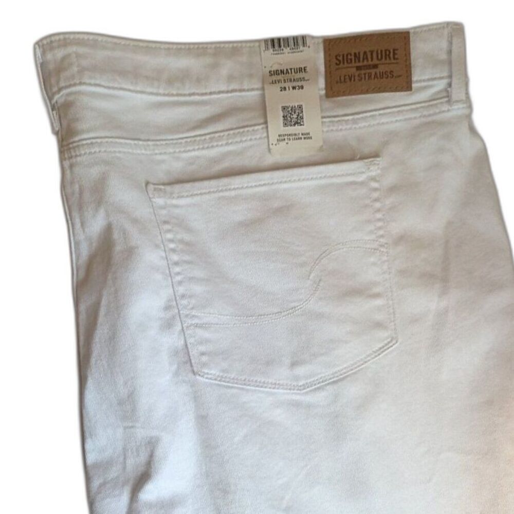 Women's Mid-Rise Capri -Signature Gold Levi Straus- White Size 28/W39 - Picture 7 of 7